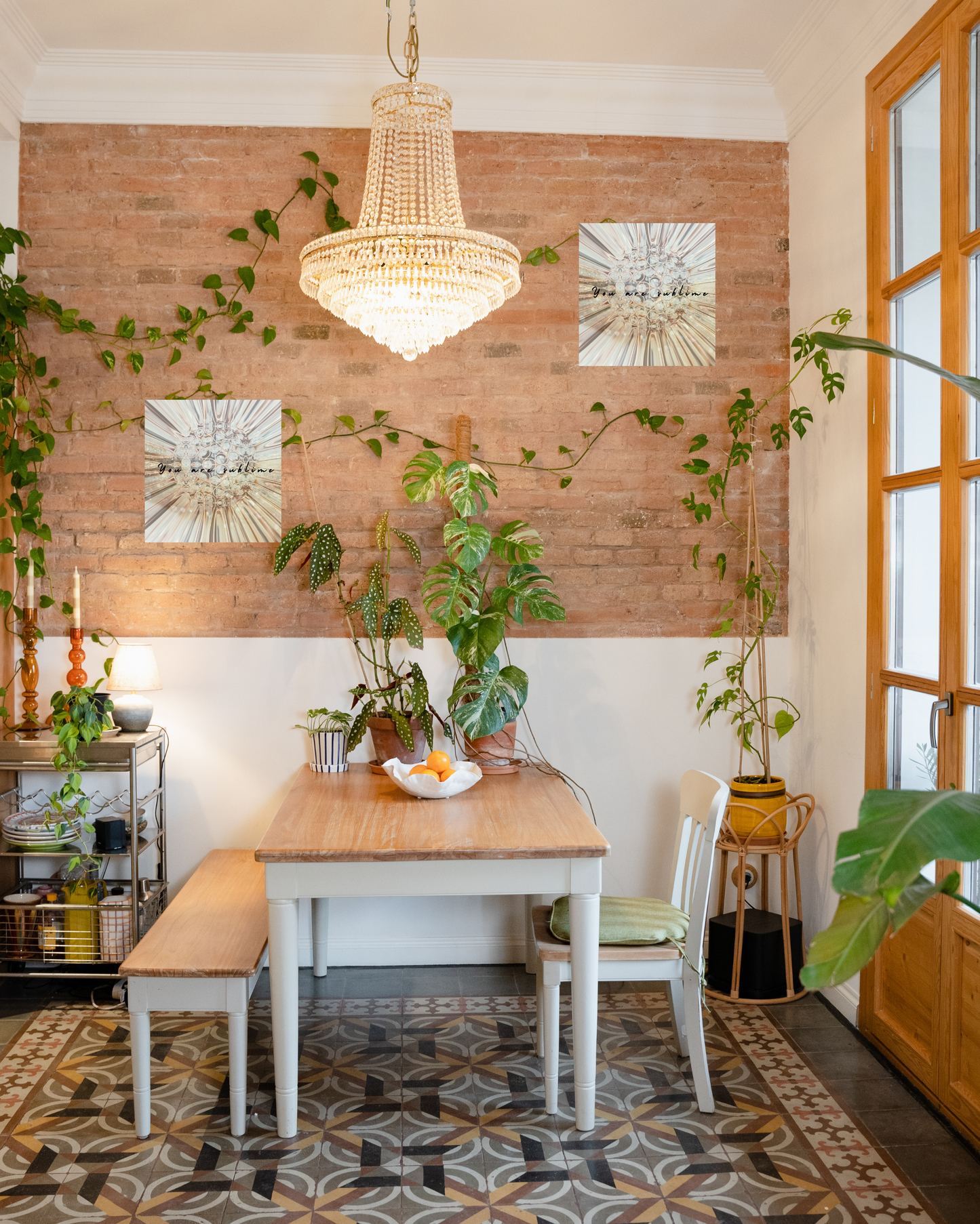 contemporary yet glam breakfast room with diamond gold floral wall art